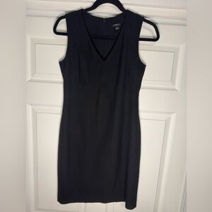 Ann Taylor Classic Mid Length V Neck Cocktail Dress Size 2P